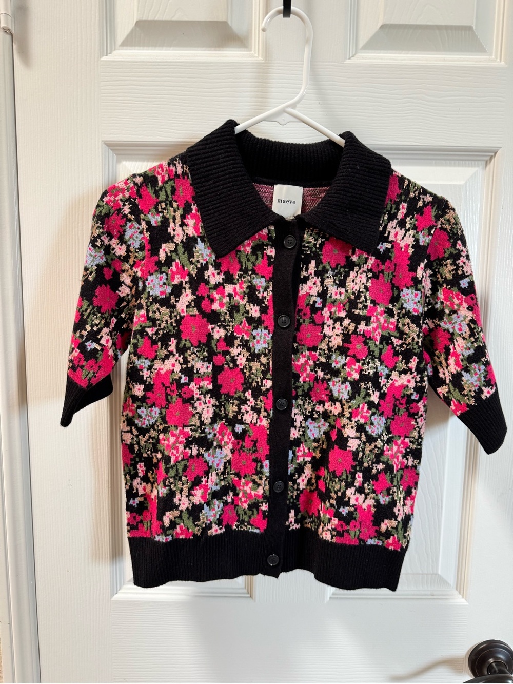 Maeve kinsley Black & Bright Pink Floral cropped Button Cardigan